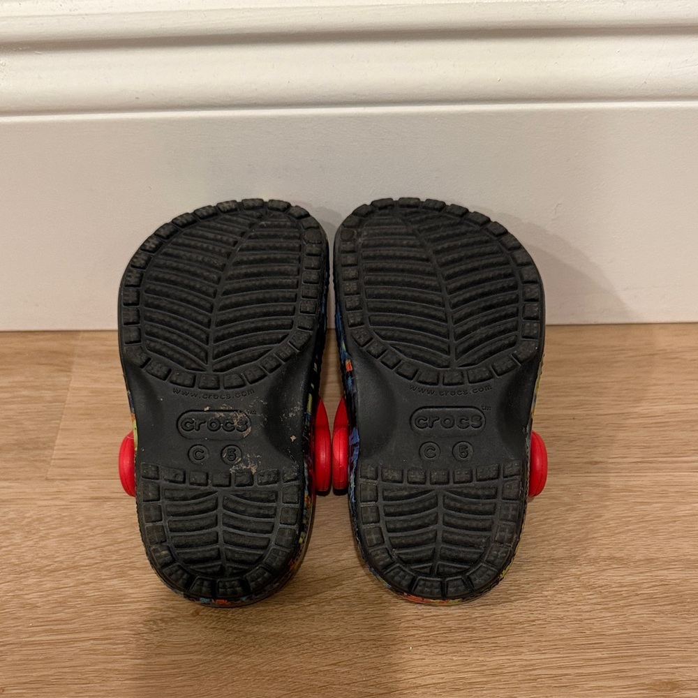 CROCS Kids' Multicolor Slippers with Red Strap - Picture 3 of 3